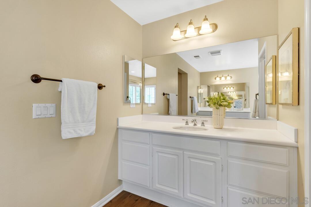 Detail Gallery Image 20 of 29 For 423  Cornwall Glen, Escondido,  CA 92027 - 4 Beds | 2/1 Baths