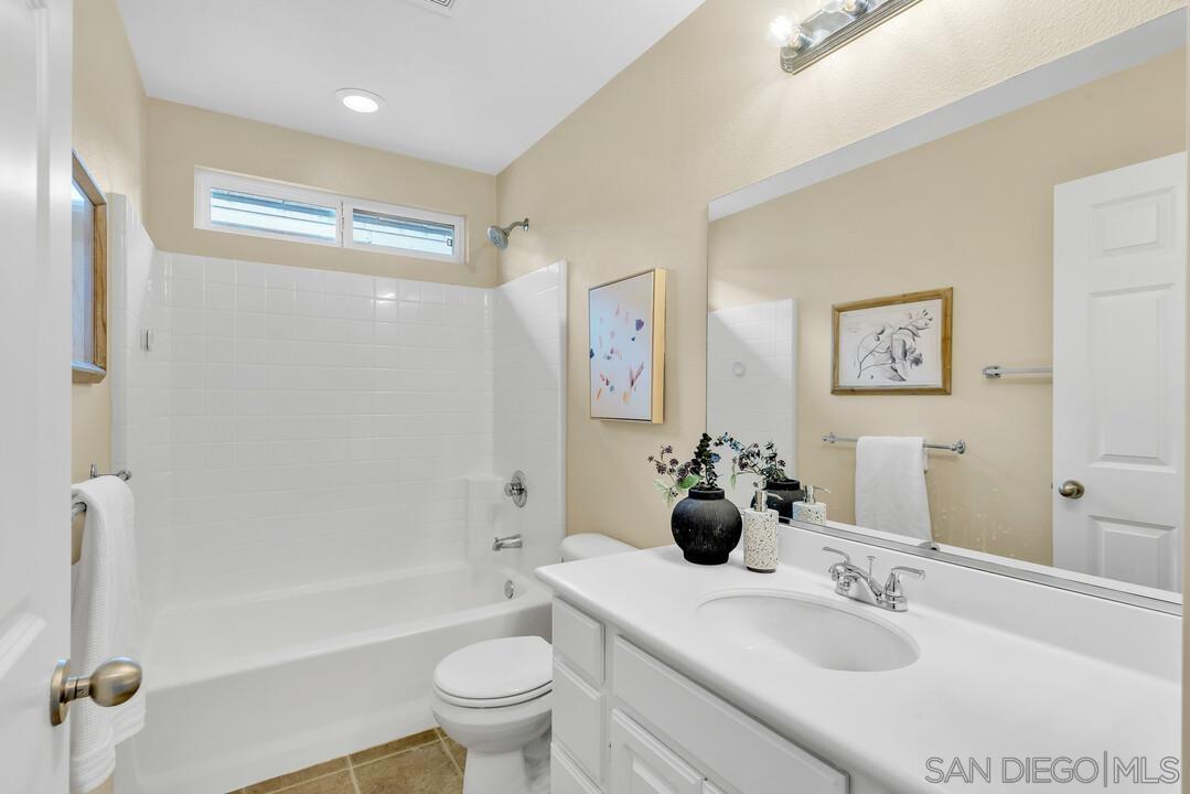 Detail Gallery Image 21 of 29 For 423  Cornwall Glen, Escondido,  CA 92027 - 4 Beds | 2/1 Baths