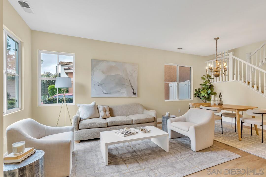 Detail Gallery Image 4 of 29 For 423  Cornwall Glen, Escondido,  CA 92027 - 4 Beds | 2/1 Baths