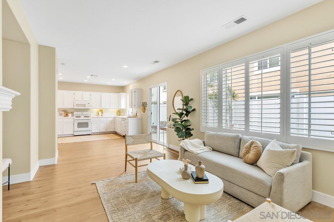 Detail Gallery Image 10 of 29 For 423  Cornwall Glen, Escondido,  CA 92027 - 4 Beds | 2/1 Baths