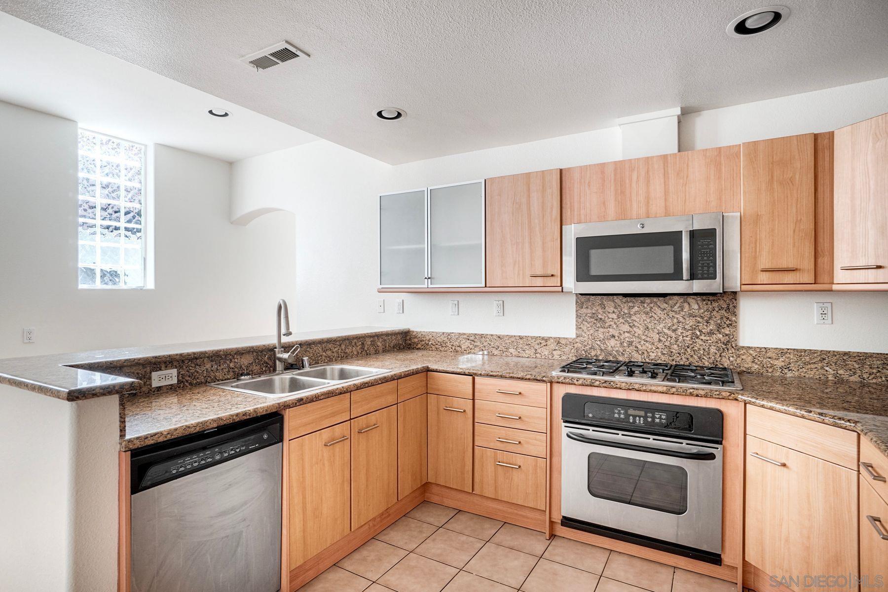 Detail Gallery Image 1 of 22 For 4057  1st Avenue  #109,  San Diego,  CA 92103 - 2 Beds | 2/1 Baths