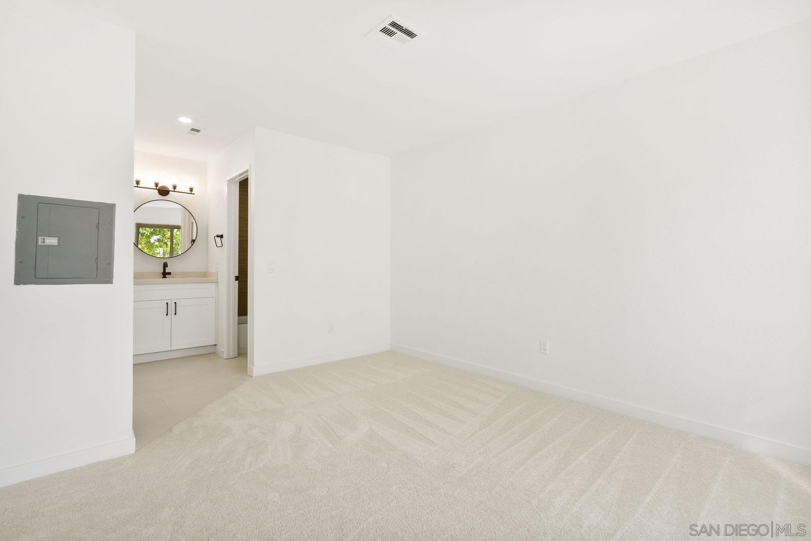 Detail Gallery Image 12 of 39 For 10668  Dabney Dr  #122,  San Diego,  CA 92126 - 1 Beds | 1 Baths