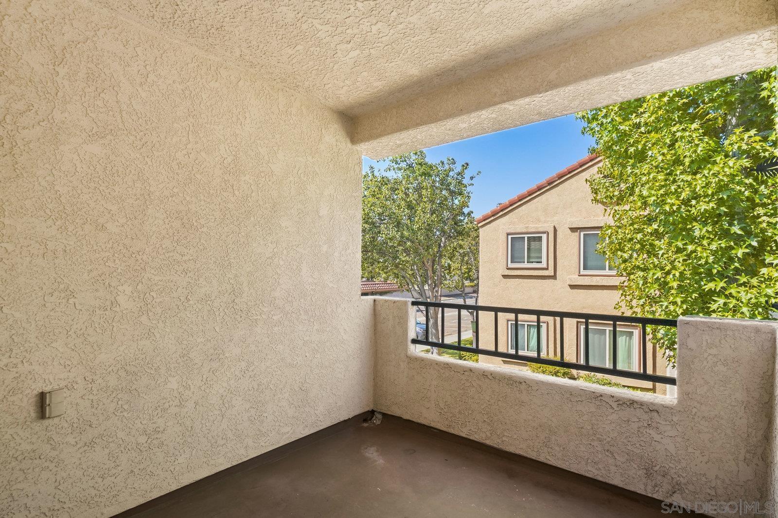 Detail Gallery Image 16 of 39 For 10668  Dabney Dr  #122,  San Diego,  CA 92126 - 1 Beds | 1 Baths