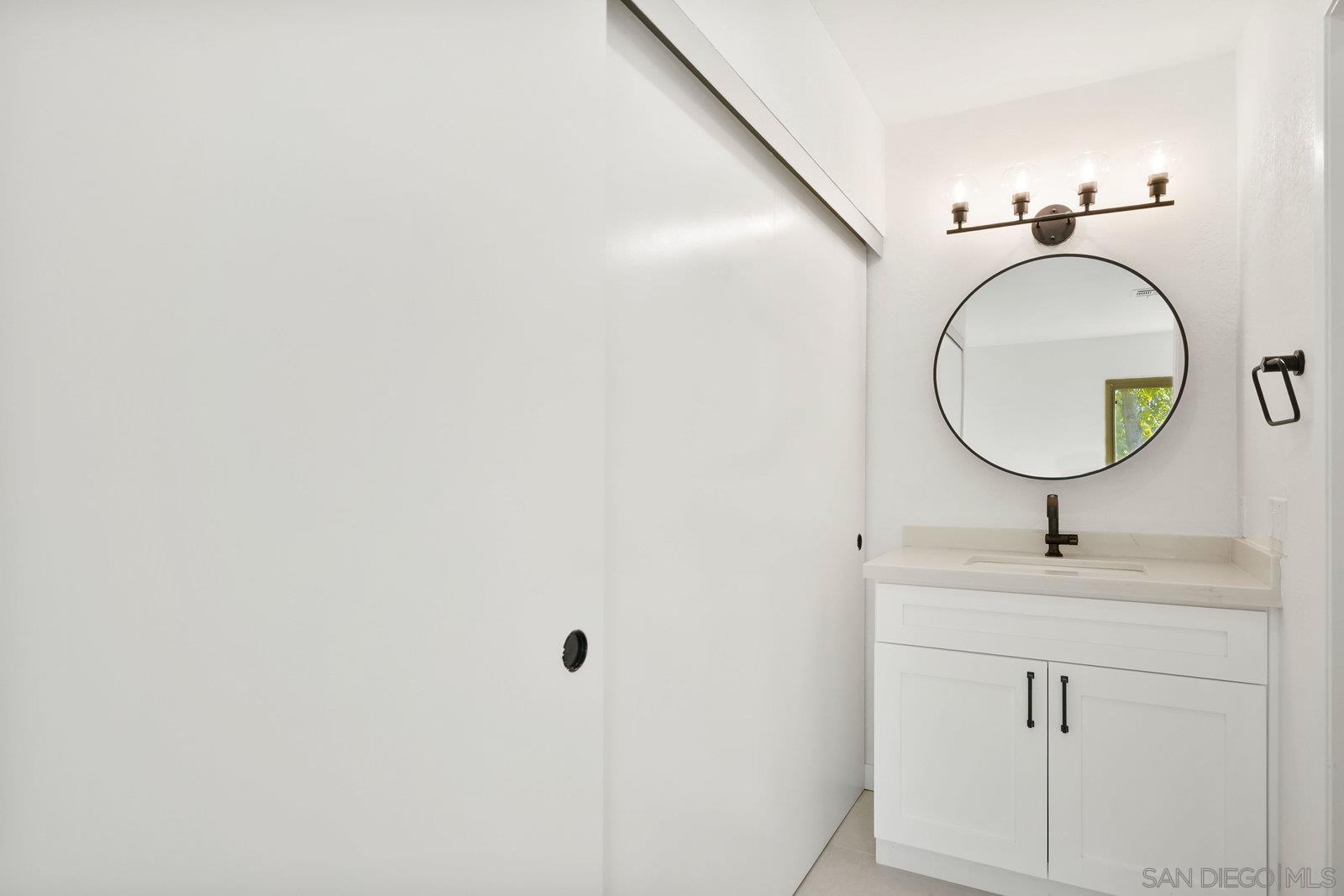 Detail Gallery Image 27 of 39 For 10668  Dabney Dr  #122,  San Diego,  CA 92126 - 1 Beds | 1 Baths