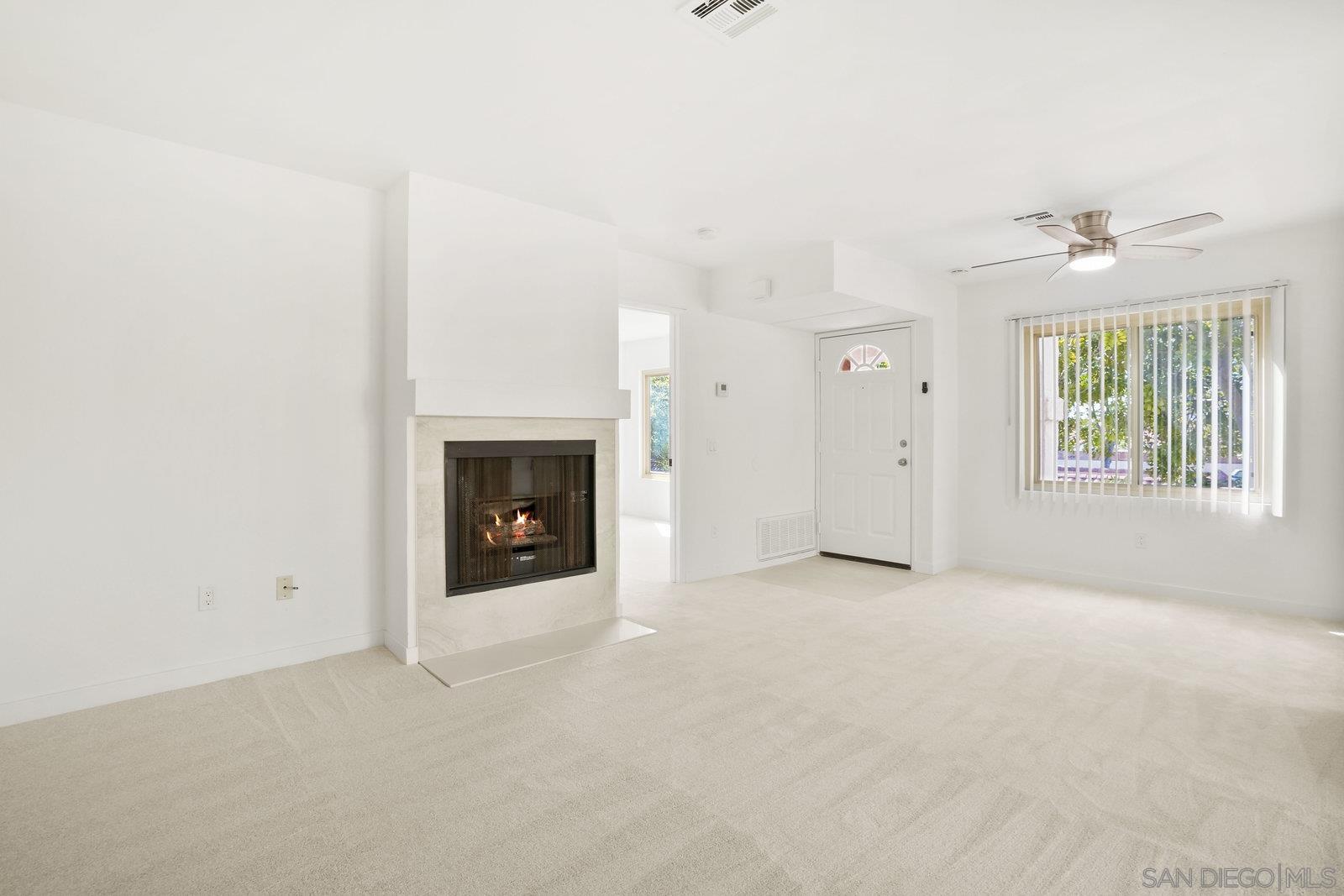 Detail Gallery Image 4 of 39 For 10668  Dabney Dr  #122,  San Diego,  CA 92126 - 1 Beds | 1 Baths