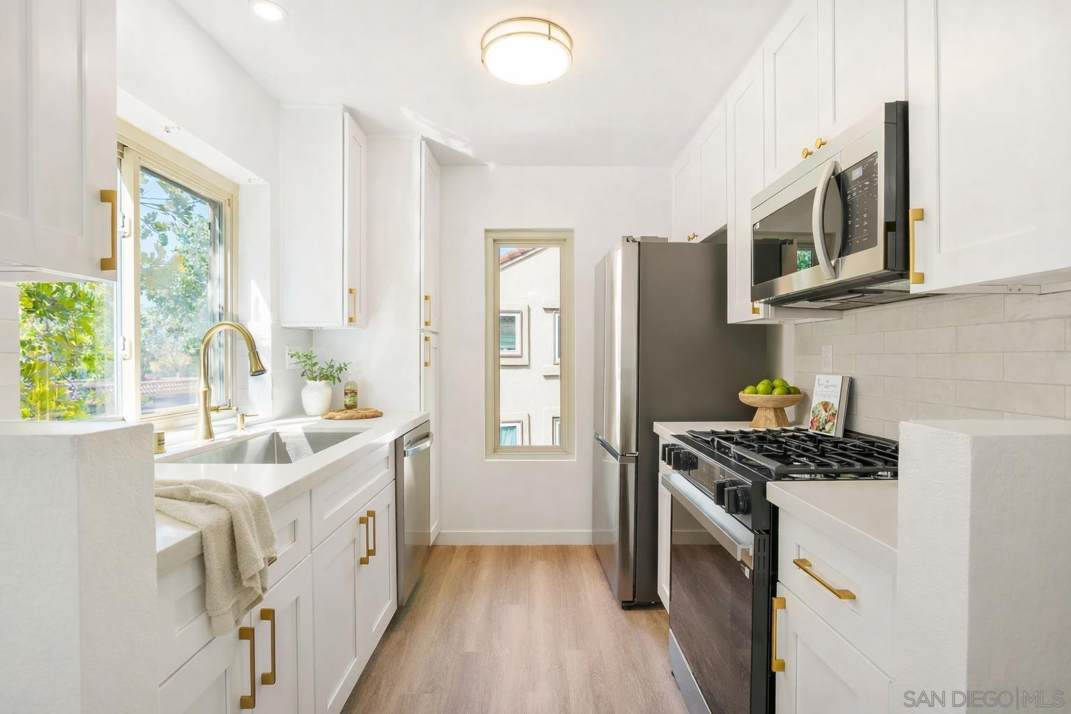 Detail Gallery Image 5 of 39 For 10668  Dabney Dr  #122,  San Diego,  CA 92126 - 1 Beds | 1 Baths