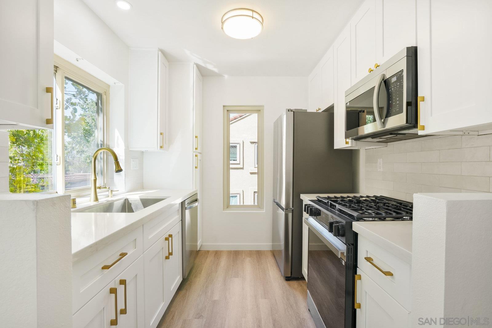 Detail Gallery Image 6 of 39 For 10668  Dabney Dr  #122,  San Diego,  CA 92126 - 1 Beds | 1 Baths