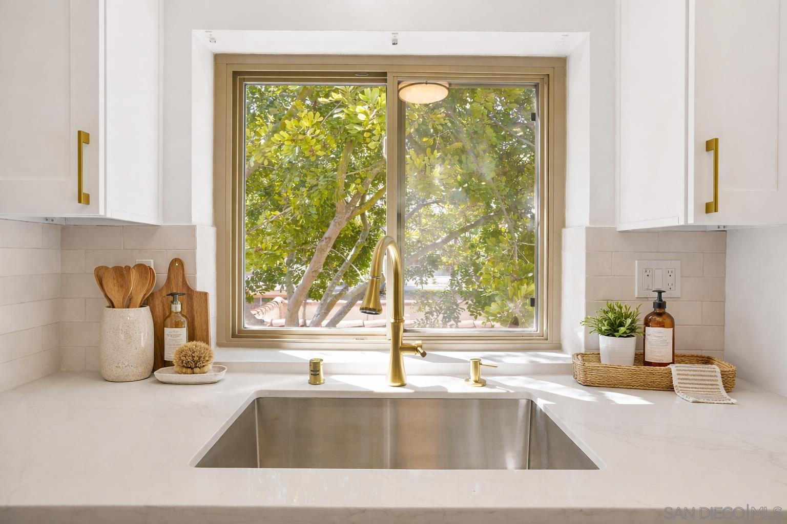 Detail Gallery Image 7 of 39 For 10668  Dabney Dr  #122,  San Diego,  CA 92126 - 1 Beds | 1 Baths