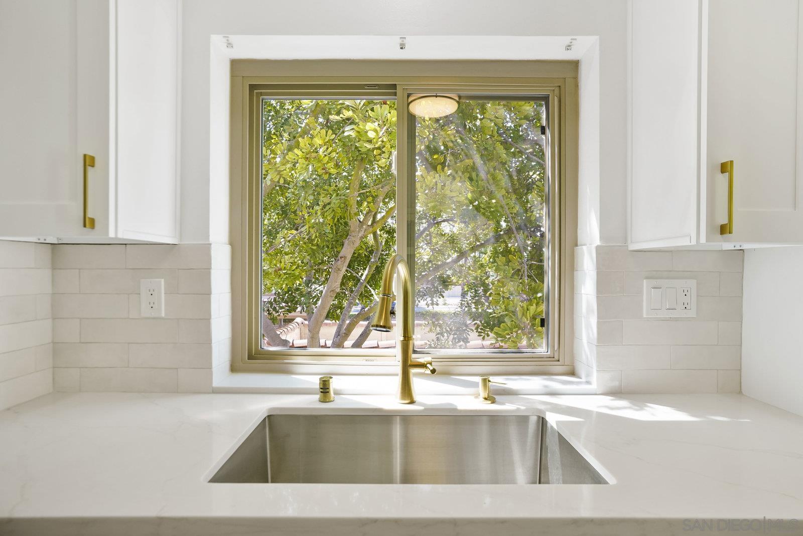 Detail Gallery Image 8 of 39 For 10668  Dabney Dr  #122,  San Diego,  CA 92126 - 1 Beds | 1 Baths