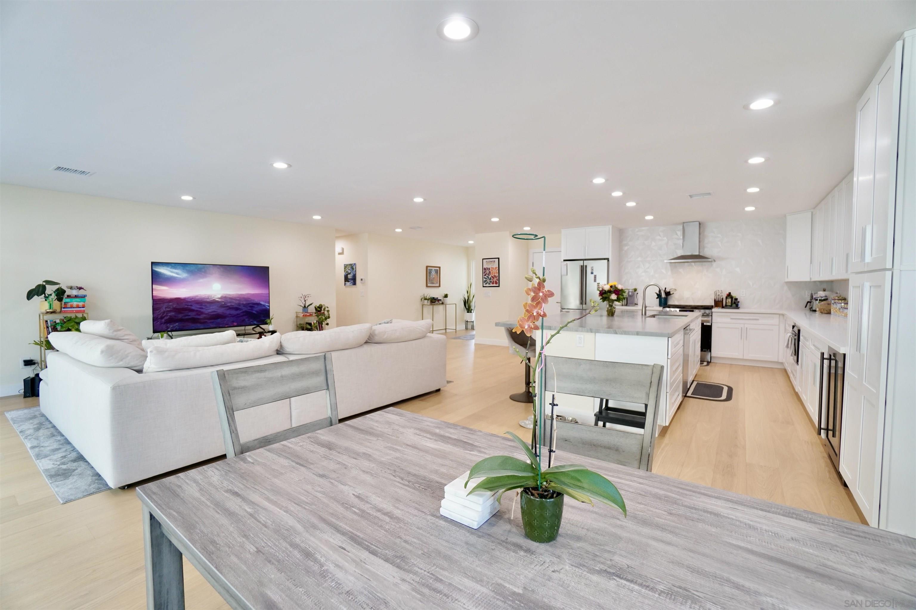 Detail Gallery Image 8 of 25 For 11202  Promesa Drive, San Diego,  CA 92124 - 4 Beds | 2 Baths