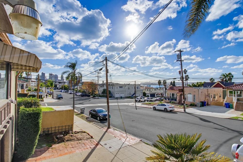Detail Gallery Image 2 of 41 For 2421  Brant Street, San Diego,  CA 92101 - 3 Beds | 3/1 Baths
