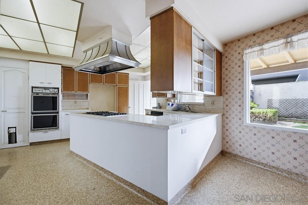 Detail Gallery Image 11 of 41 For 2421  Brant Street, San Diego,  CA 92101 - 3 Beds | 3/1 Baths