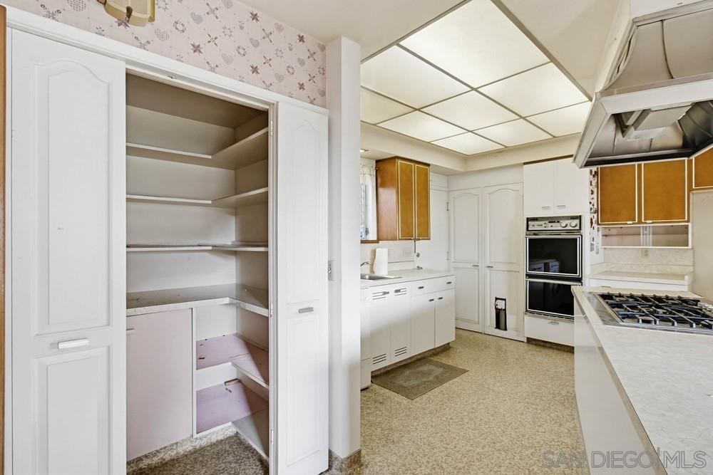 Detail Gallery Image 12 of 41 For 2421  Brant Street, San Diego,  CA 92101 - 3 Beds | 3/1 Baths