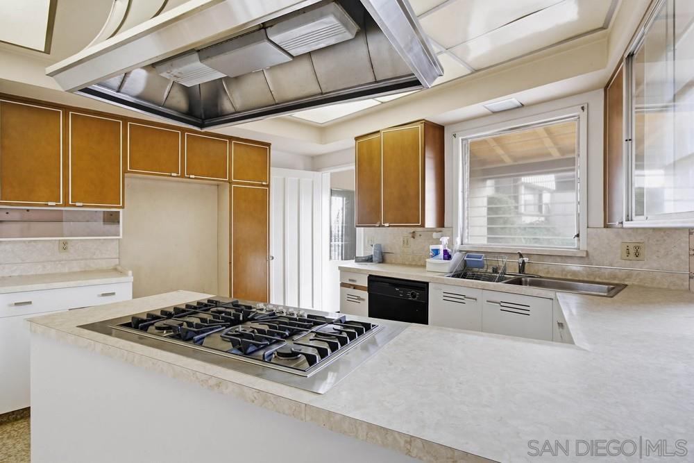 Detail Gallery Image 13 of 41 For 2421  Brant Street, San Diego,  CA 92101 - 3 Beds | 3/1 Baths