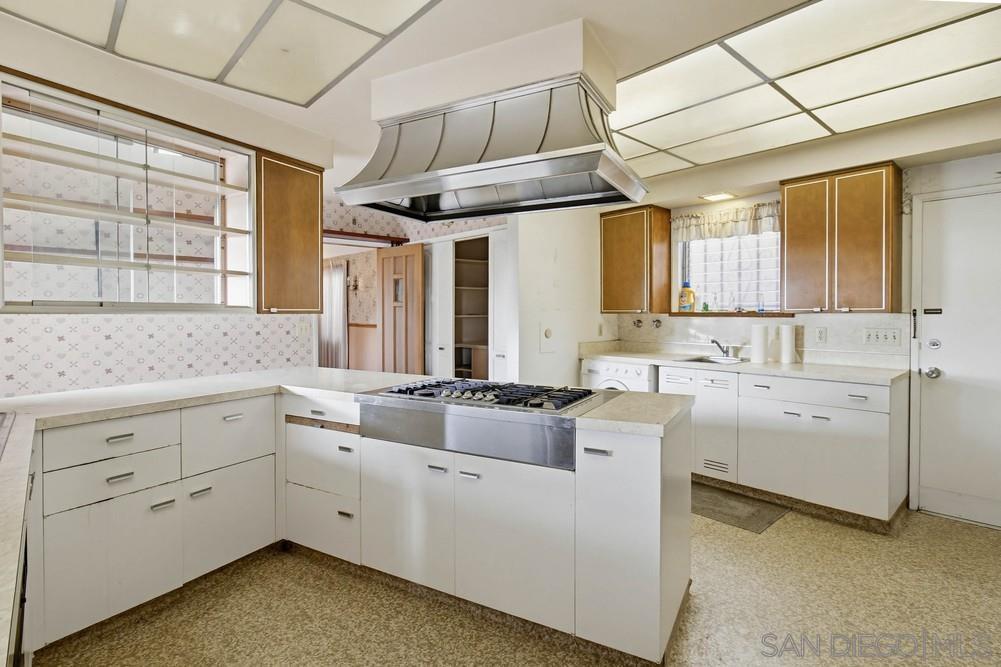 Detail Gallery Image 14 of 41 For 2421  Brant Street, San Diego,  CA 92101 - 3 Beds | 3/1 Baths