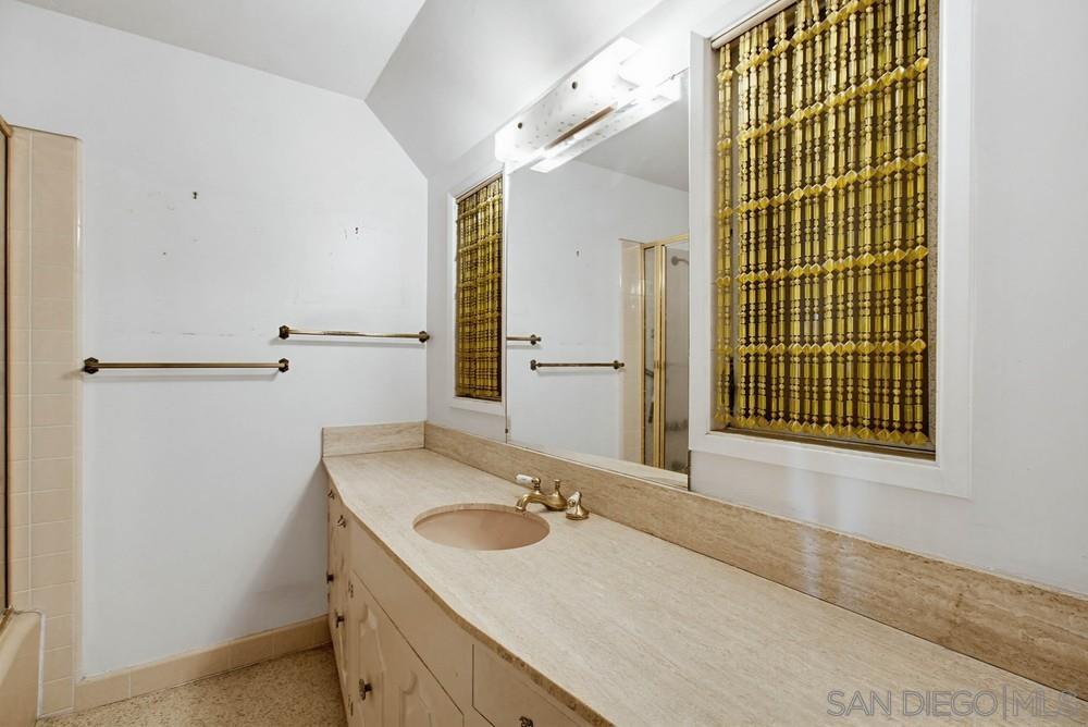 Detail Gallery Image 18 of 41 For 2421  Brant Street, San Diego,  CA 92101 - 3 Beds | 3/1 Baths