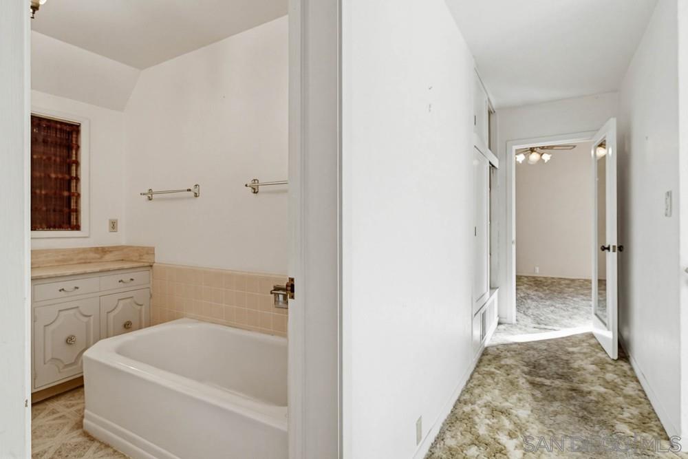 Detail Gallery Image 20 of 41 For 2421  Brant Street, San Diego,  CA 92101 - 3 Beds | 3/1 Baths