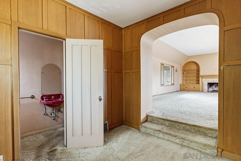 Detail Gallery Image 3 of 41 For 2421  Brant Street, San Diego,  CA 92101 - 3 Beds | 3/1 Baths