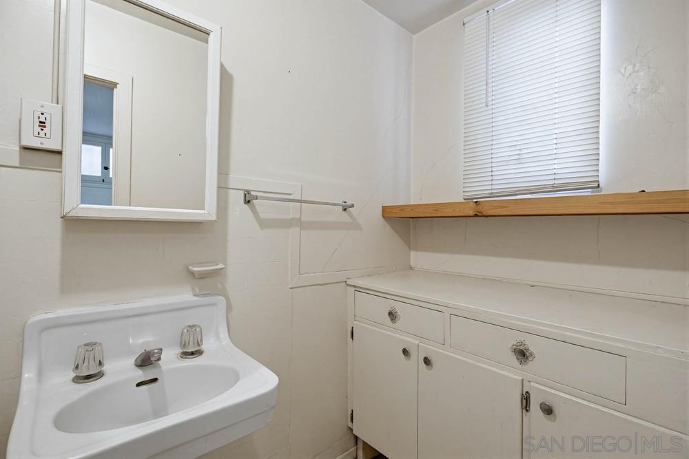 Detail Gallery Image 30 of 41 For 2421  Brant Street, San Diego,  CA 92101 - 3 Beds | 3/1 Baths