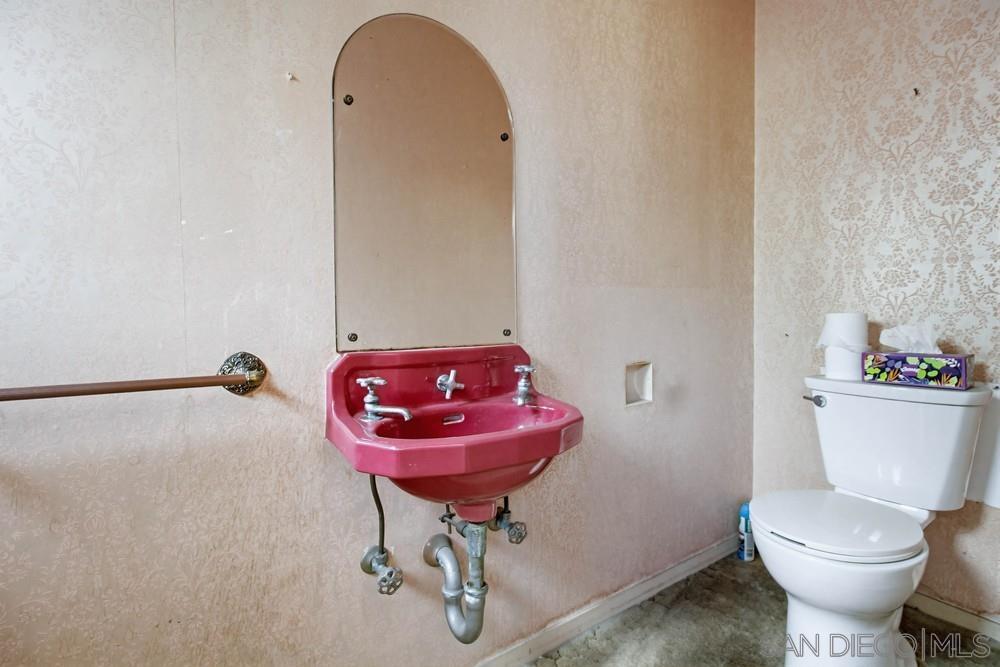 Detail Gallery Image 32 of 41 For 2421  Brant Street, San Diego,  CA 92101 - 3 Beds | 3/1 Baths