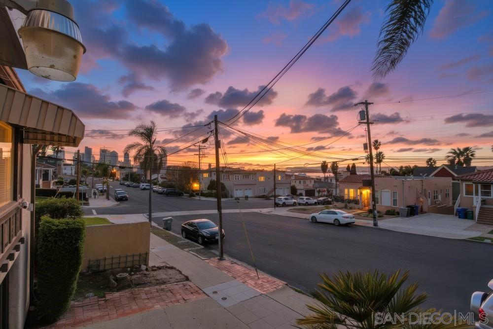 Detail Gallery Image 40 of 41 For 2421  Brant Street, San Diego,  CA 92101 - 3 Beds | 3/1 Baths