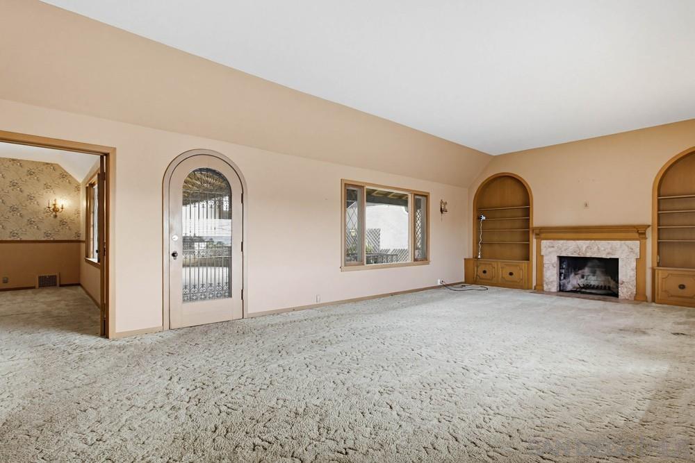 Detail Gallery Image 6 of 41 For 2421  Brant Street, San Diego,  CA 92101 - 3 Beds | 3/1 Baths