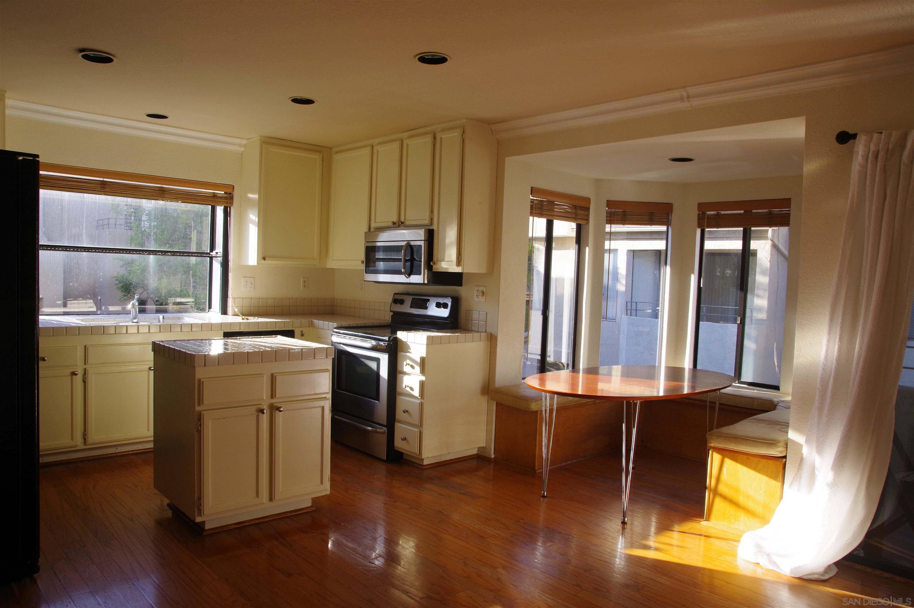 Detail Gallery Image 23 of 56 For 4385  Nobel Dr  90, San Diego,  CA 92122 - 3 Beds | 2/1 Baths