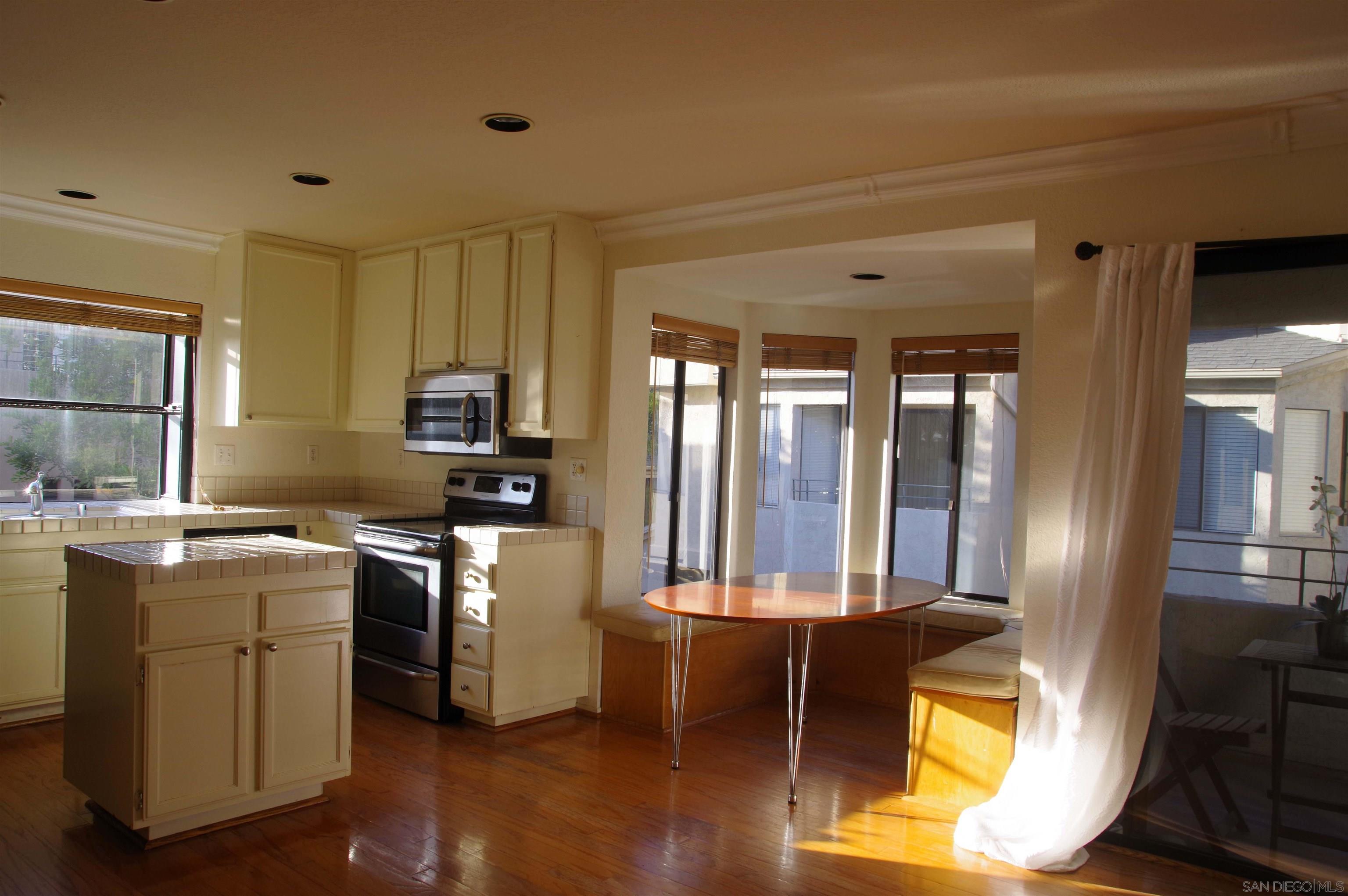 Detail Gallery Image 24 of 56 For 4385  Nobel Dr  90, San Diego,  CA 92122 - 3 Beds | 2/1 Baths