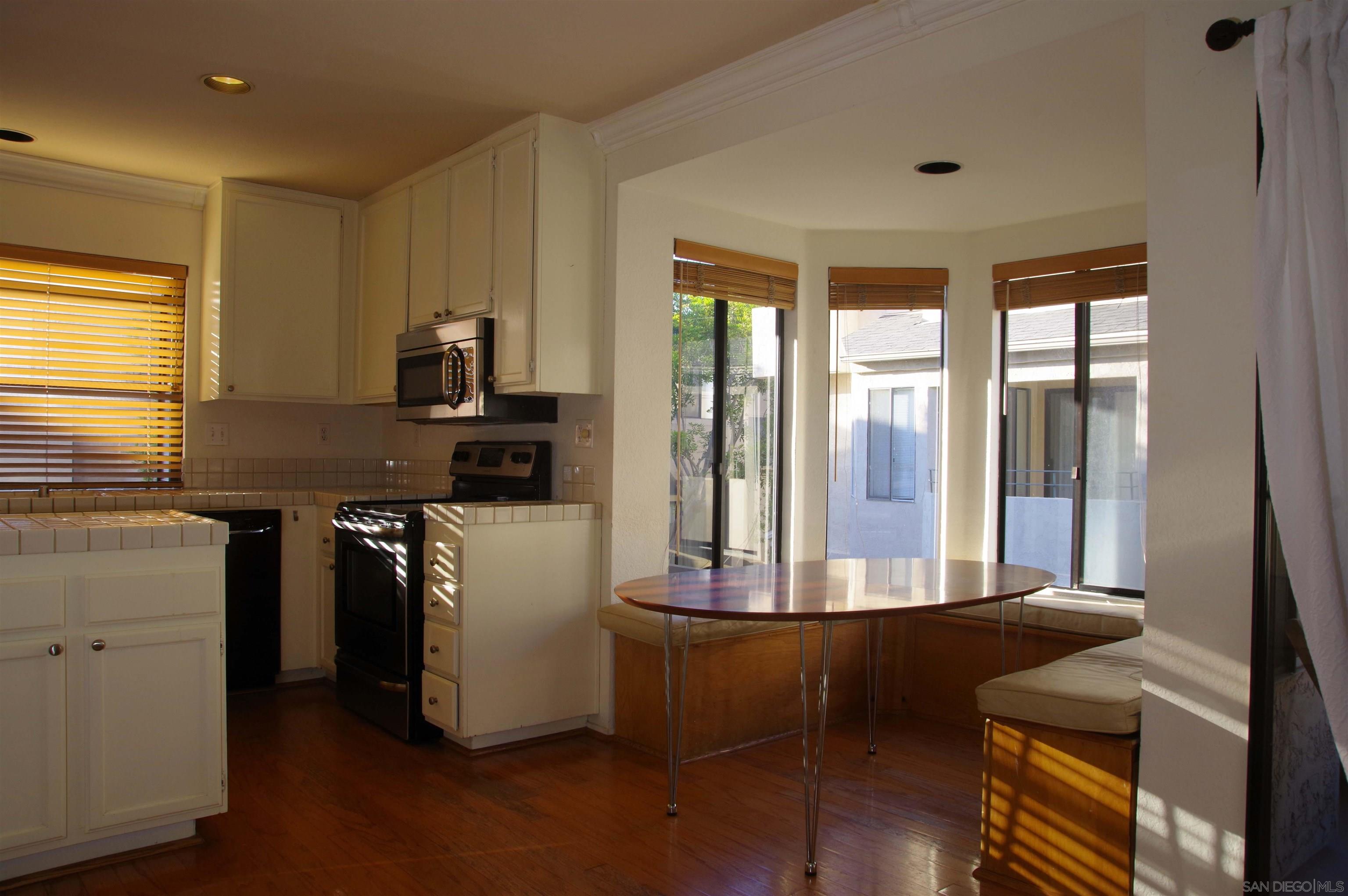 Detail Gallery Image 29 of 56 For 4385  Nobel Dr  90, San Diego,  CA 92122 - 3 Beds | 2/1 Baths