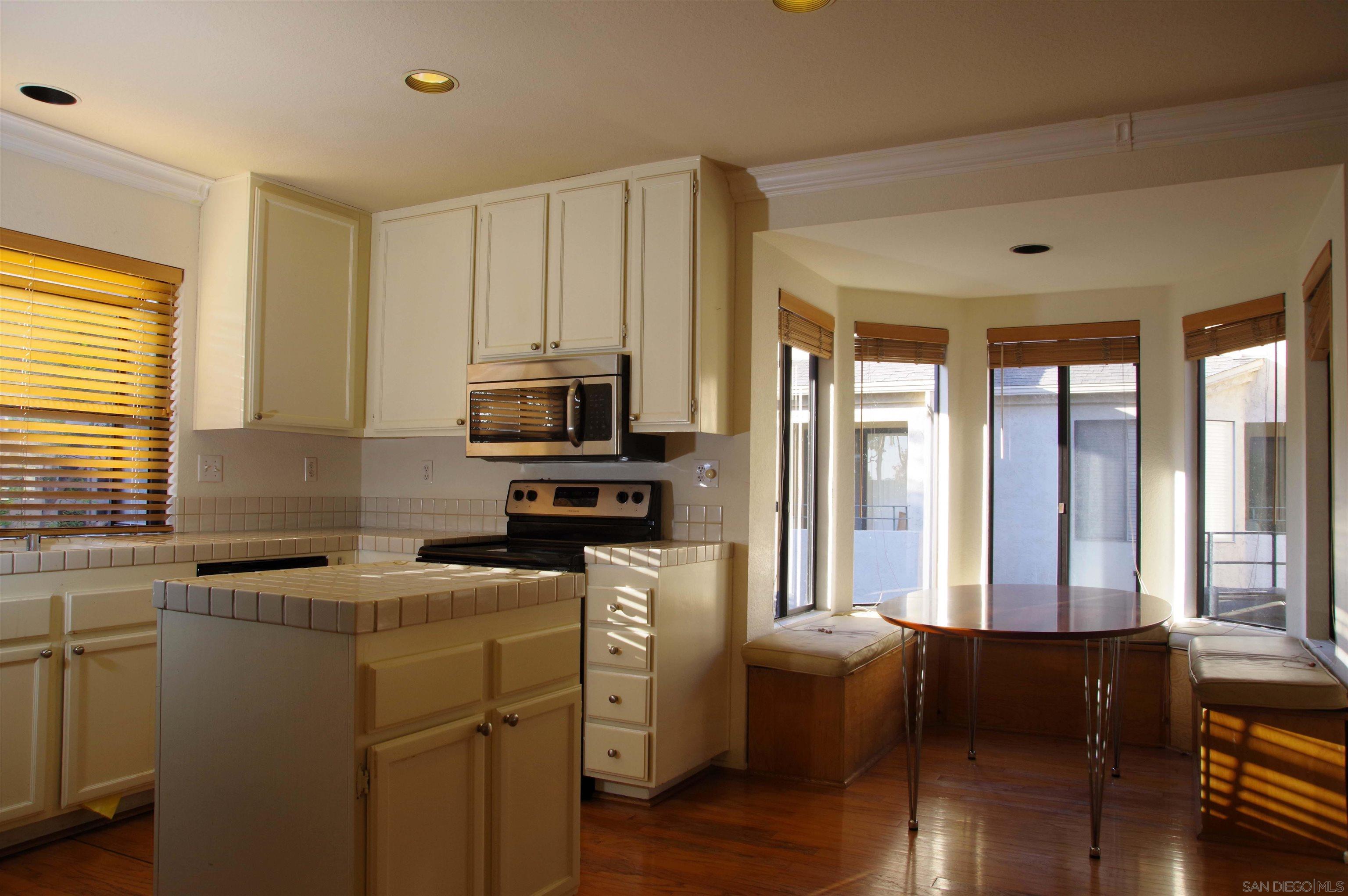 Detail Gallery Image 30 of 56 For 4385  Nobel Dr  90, San Diego,  CA 92122 - 3 Beds | 2/1 Baths