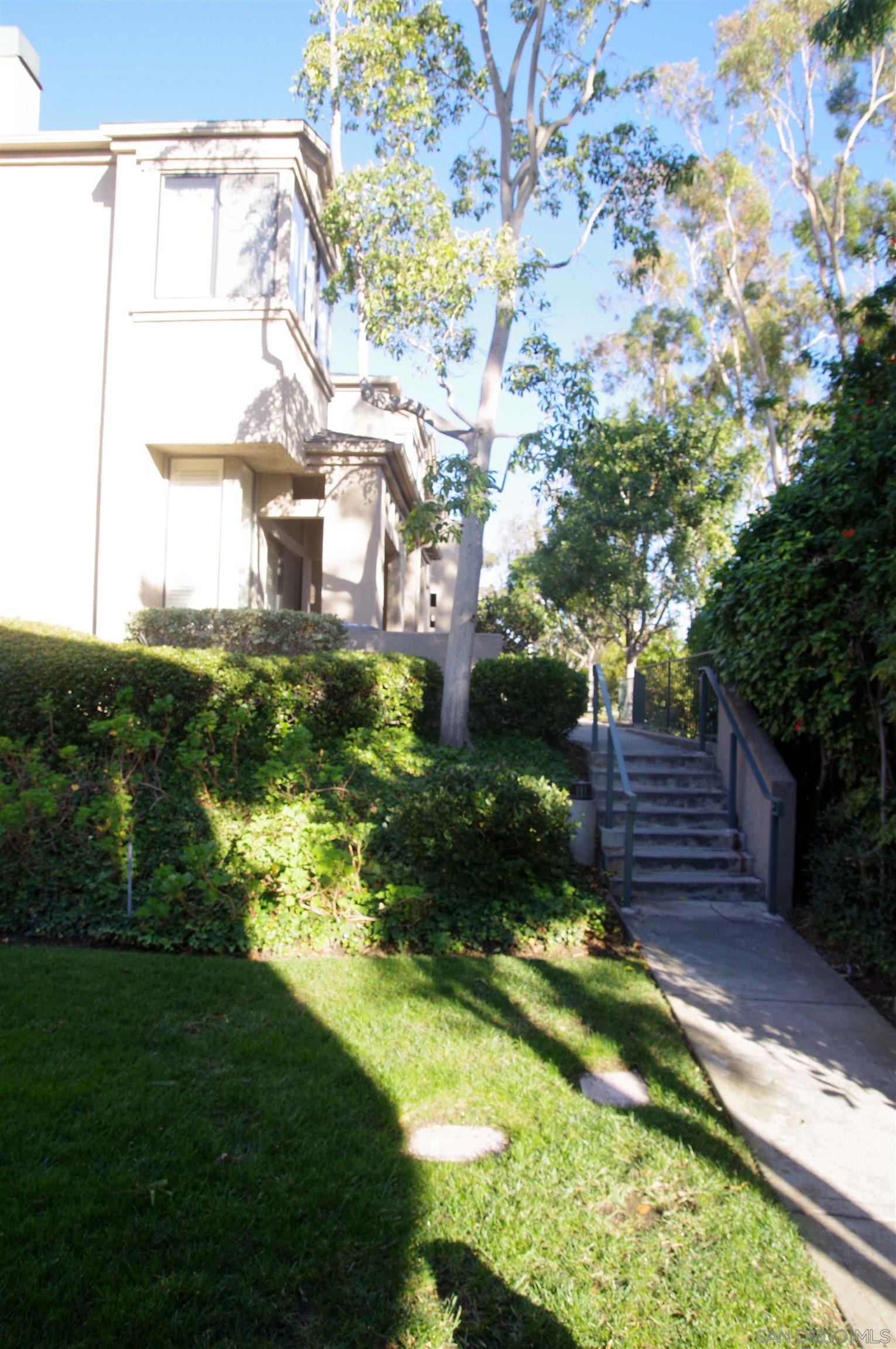 Detail Gallery Image 4 of 56 For 4385  Nobel Dr  90, San Diego,  CA 92122 - 3 Beds | 2/1 Baths