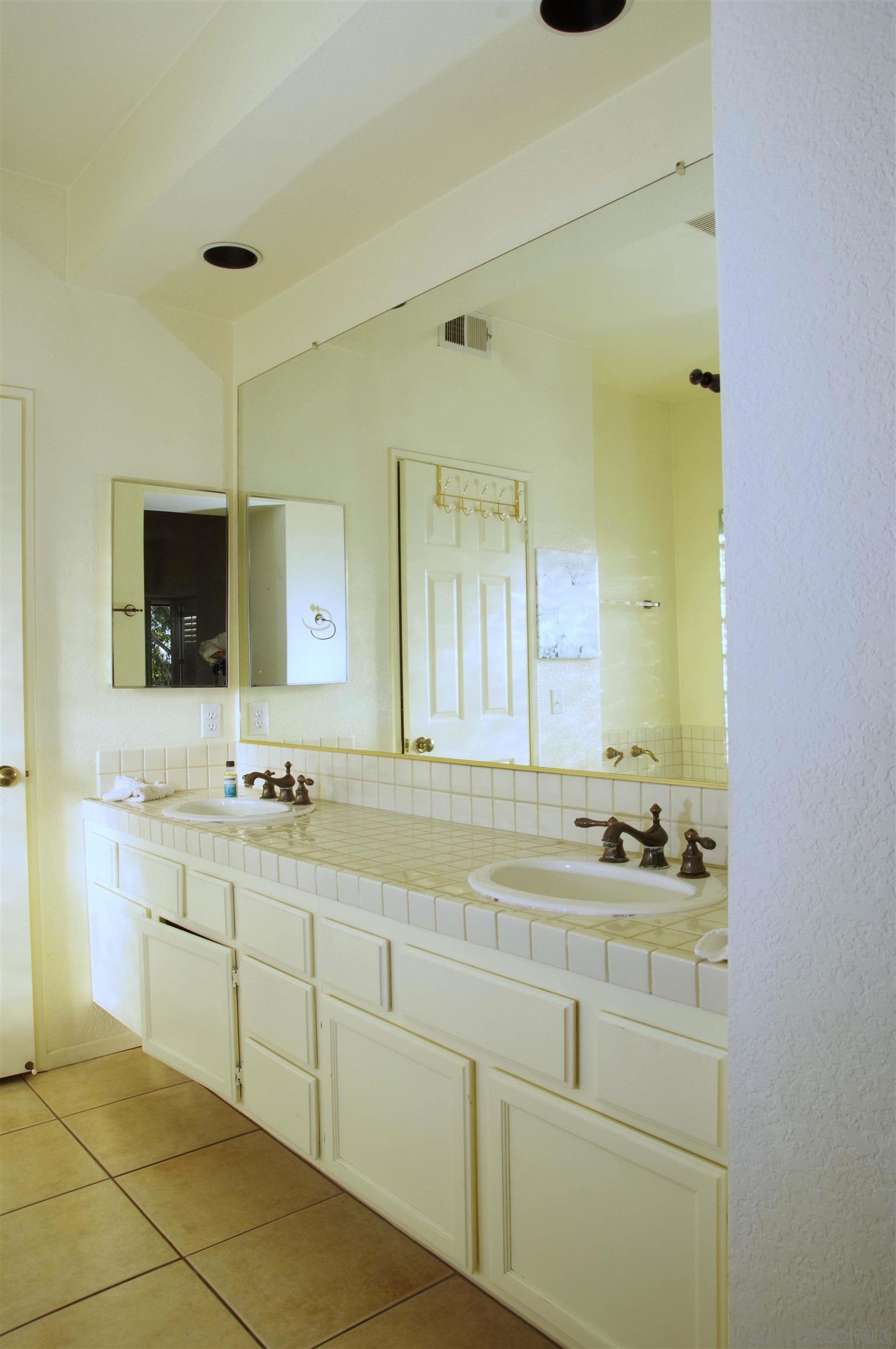 Detail Gallery Image 40 of 56 For 4385  Nobel Dr  90, San Diego,  CA 92122 - 3 Beds | 2/1 Baths