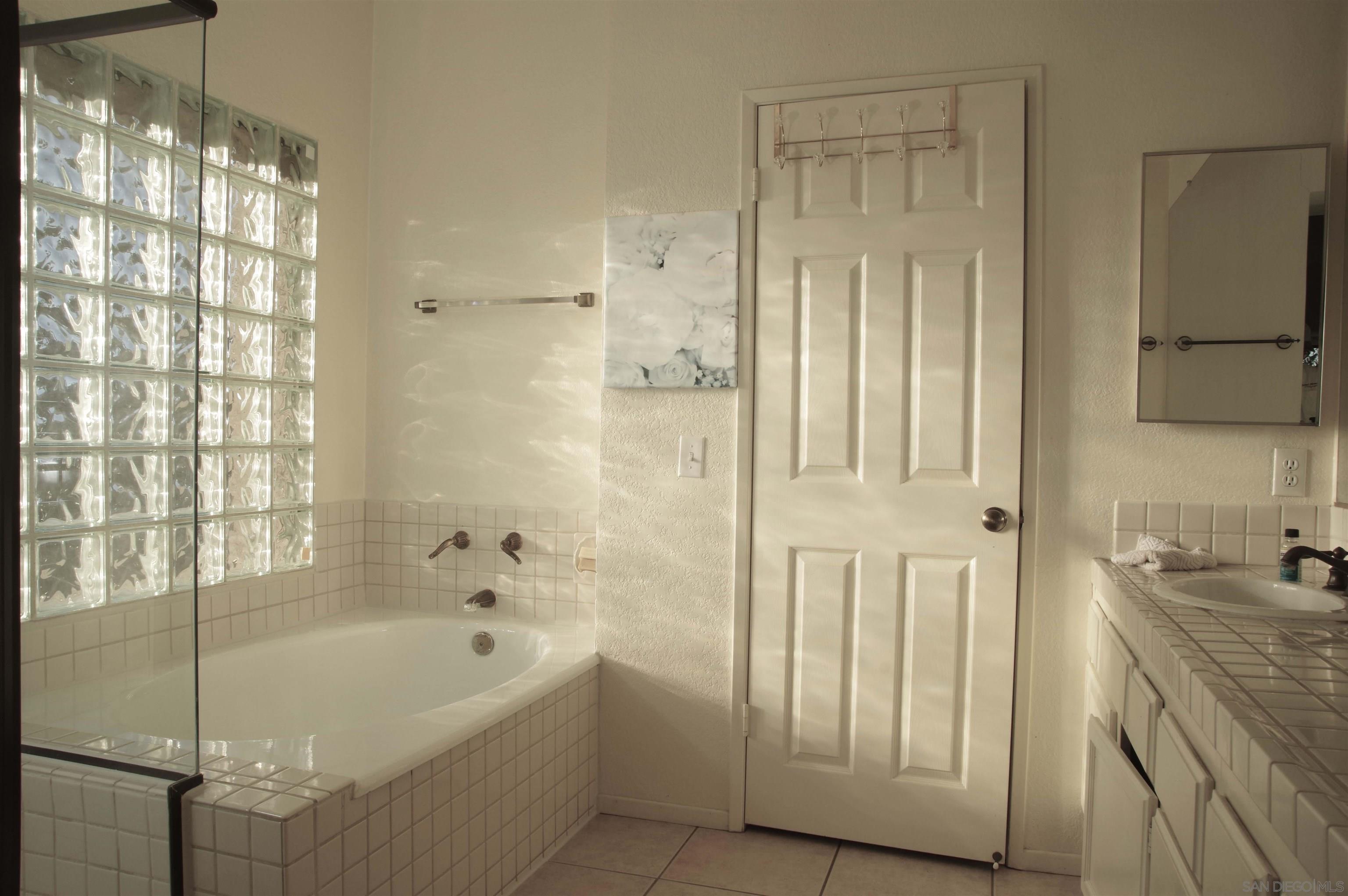 Detail Gallery Image 42 of 56 For 4385  Nobel Dr  90, San Diego,  CA 92122 - 3 Beds | 2/1 Baths