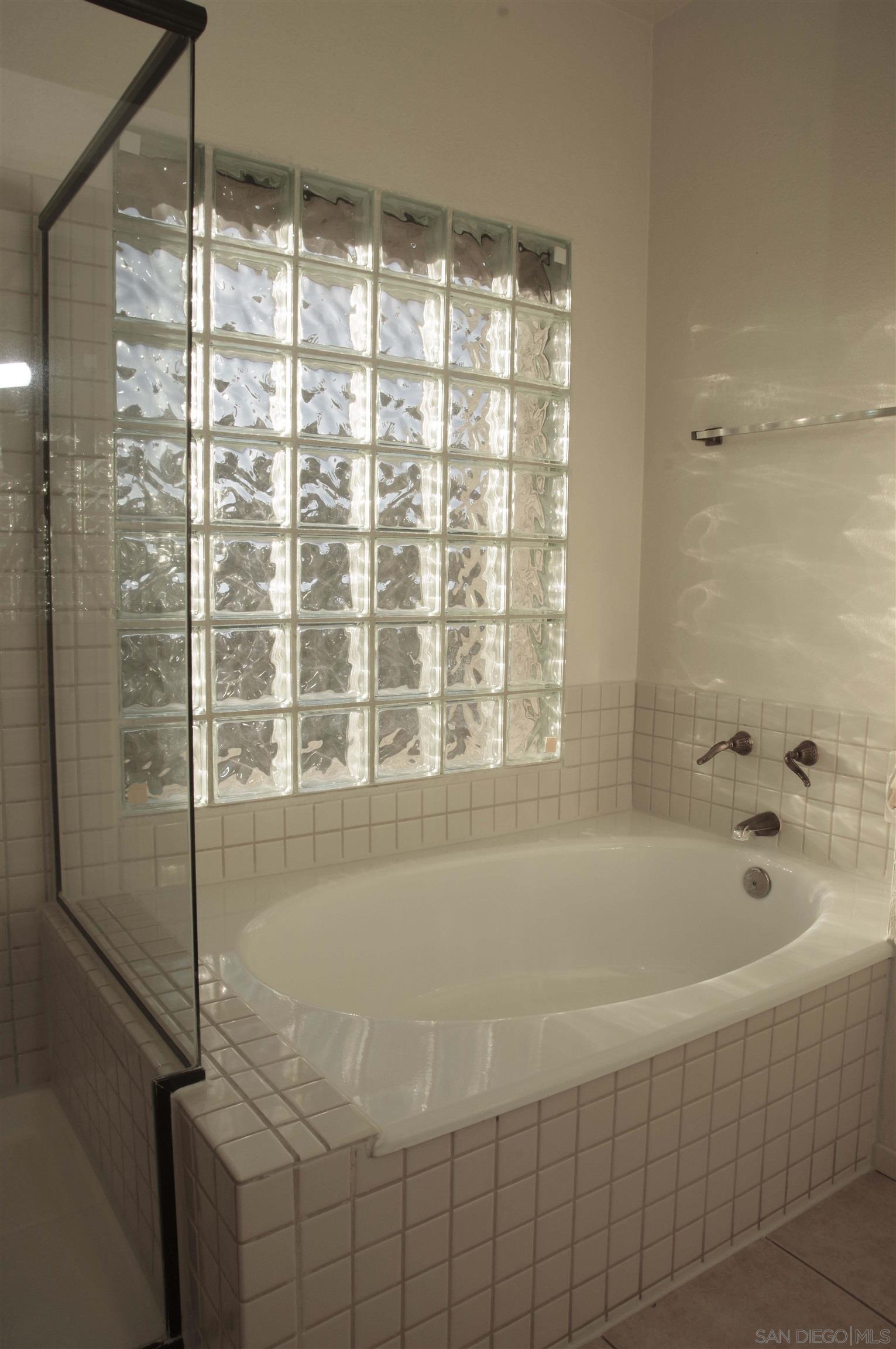 Detail Gallery Image 45 of 56 For 4385  Nobel Dr  90, San Diego,  CA 92122 - 3 Beds | 2/1 Baths