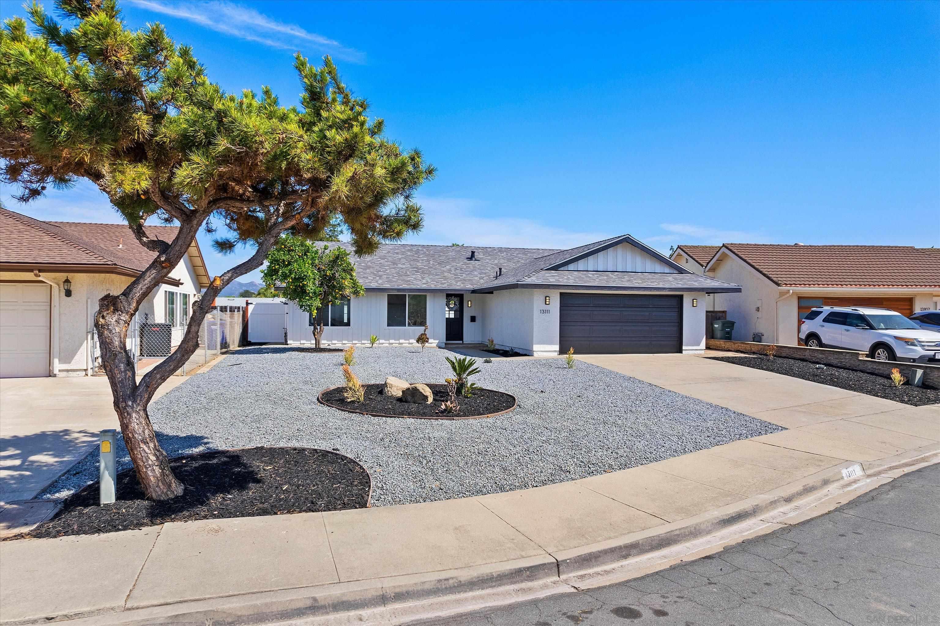 Detail Gallery Image 2 of 26 For 13111  Tobiasson Rd, Poway,  CA 92064 - 3 Beds | 2 Baths