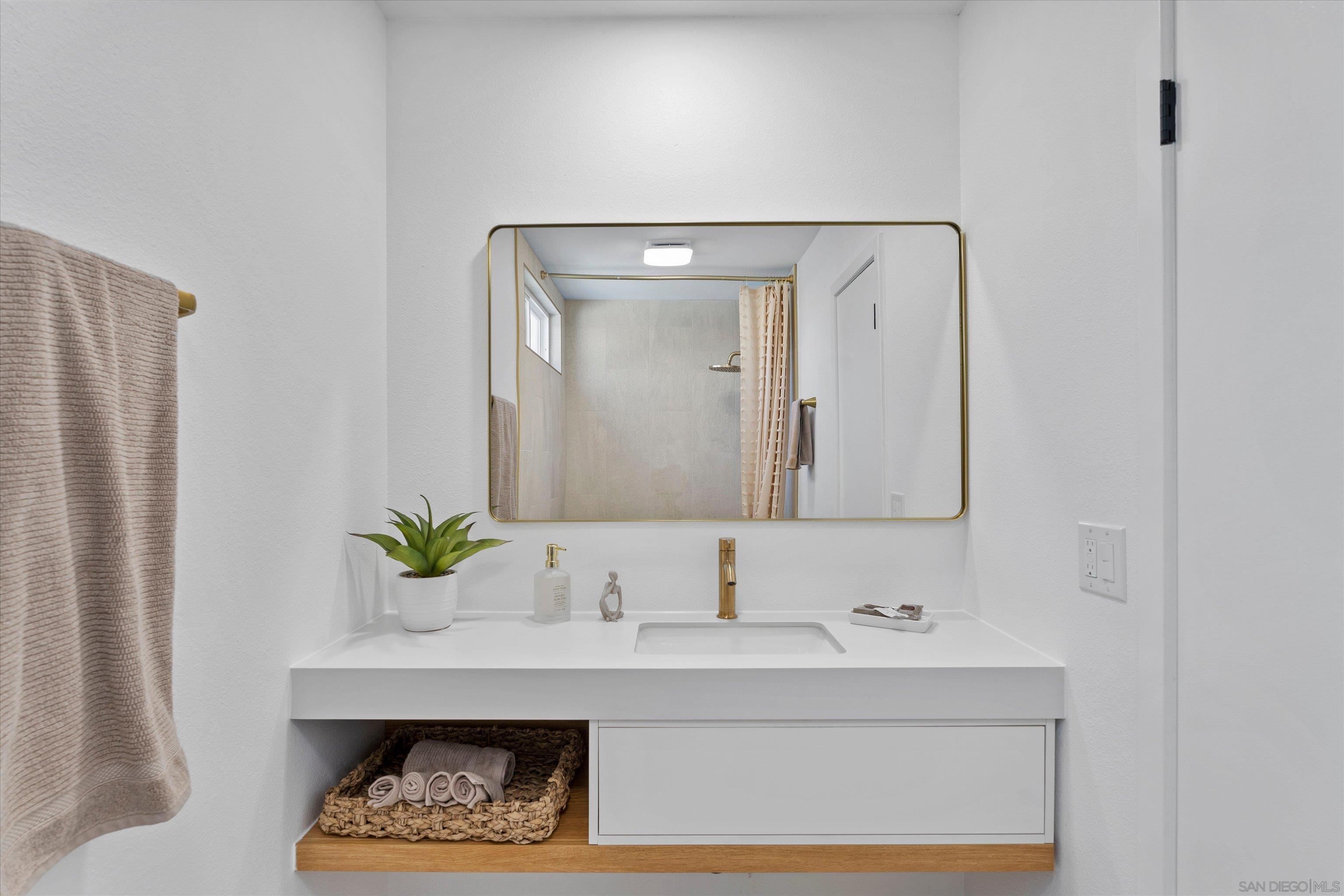 Detail Gallery Image 11 of 26 For 13111  Tobiasson Rd, Poway,  CA 92064 - 3 Beds | 2 Baths