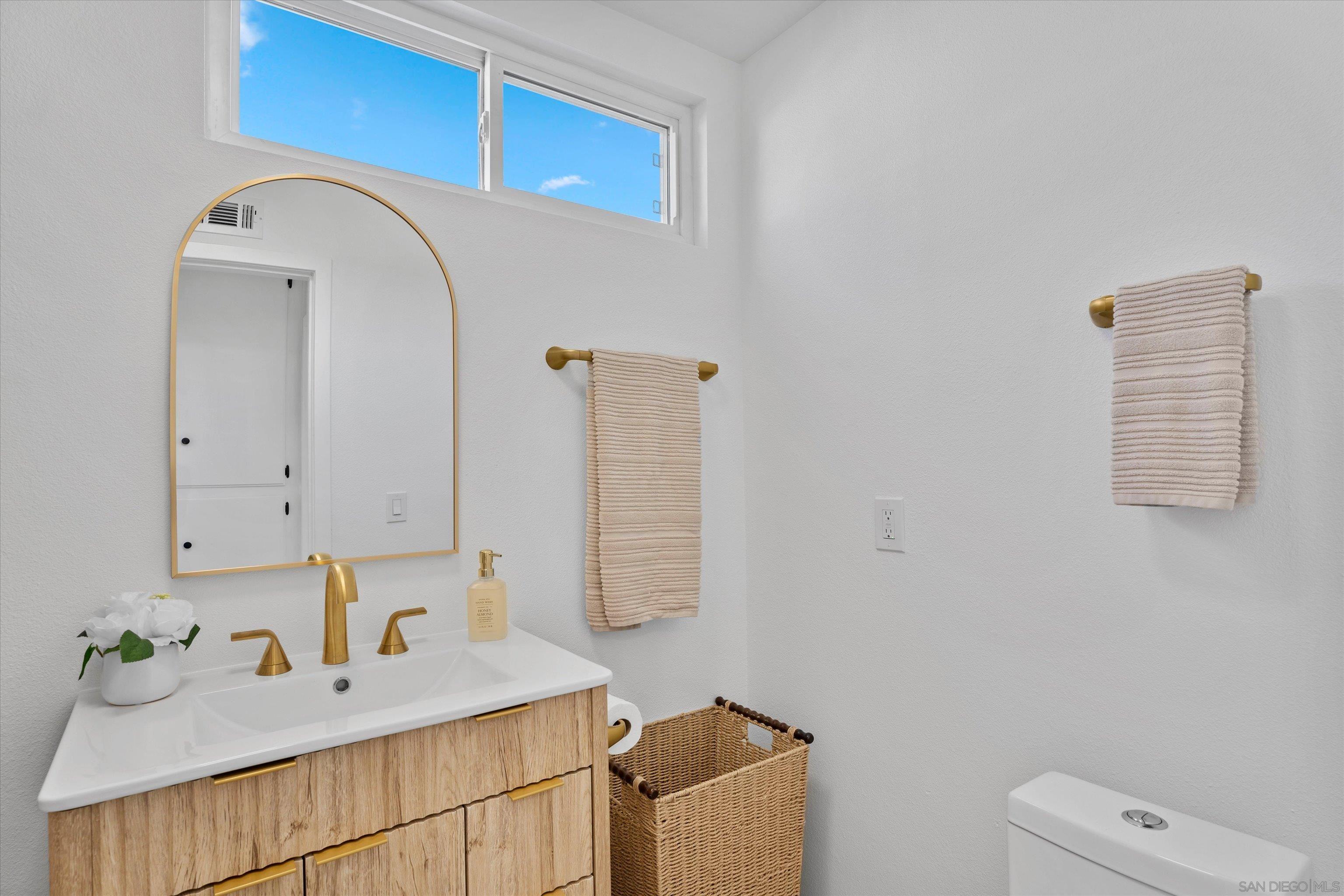 Detail Gallery Image 13 of 26 For 13111  Tobiasson Rd, Poway,  CA 92064 - 3 Beds | 2 Baths