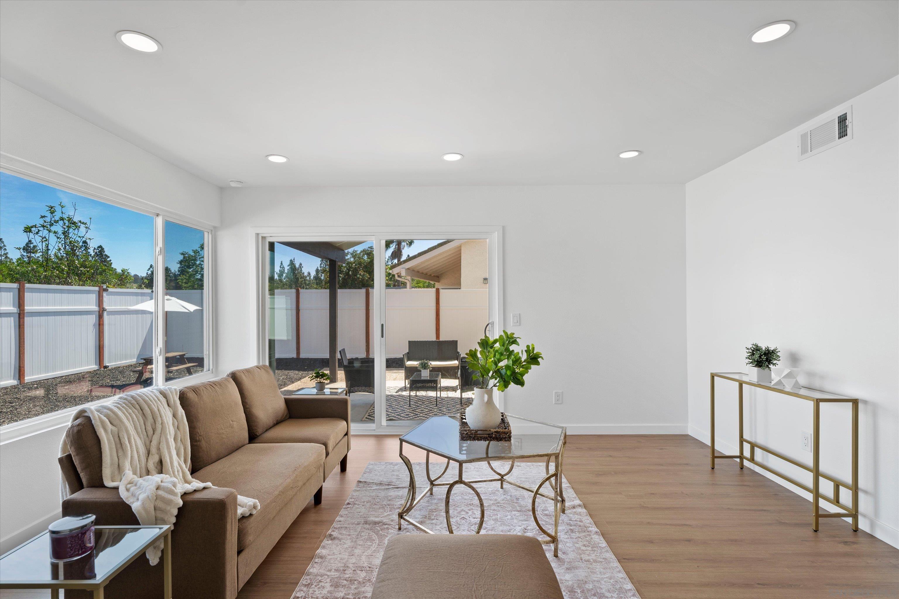 Detail Gallery Image 4 of 26 For 13111  Tobiasson Rd, Poway,  CA 92064 - 3 Beds | 2 Baths