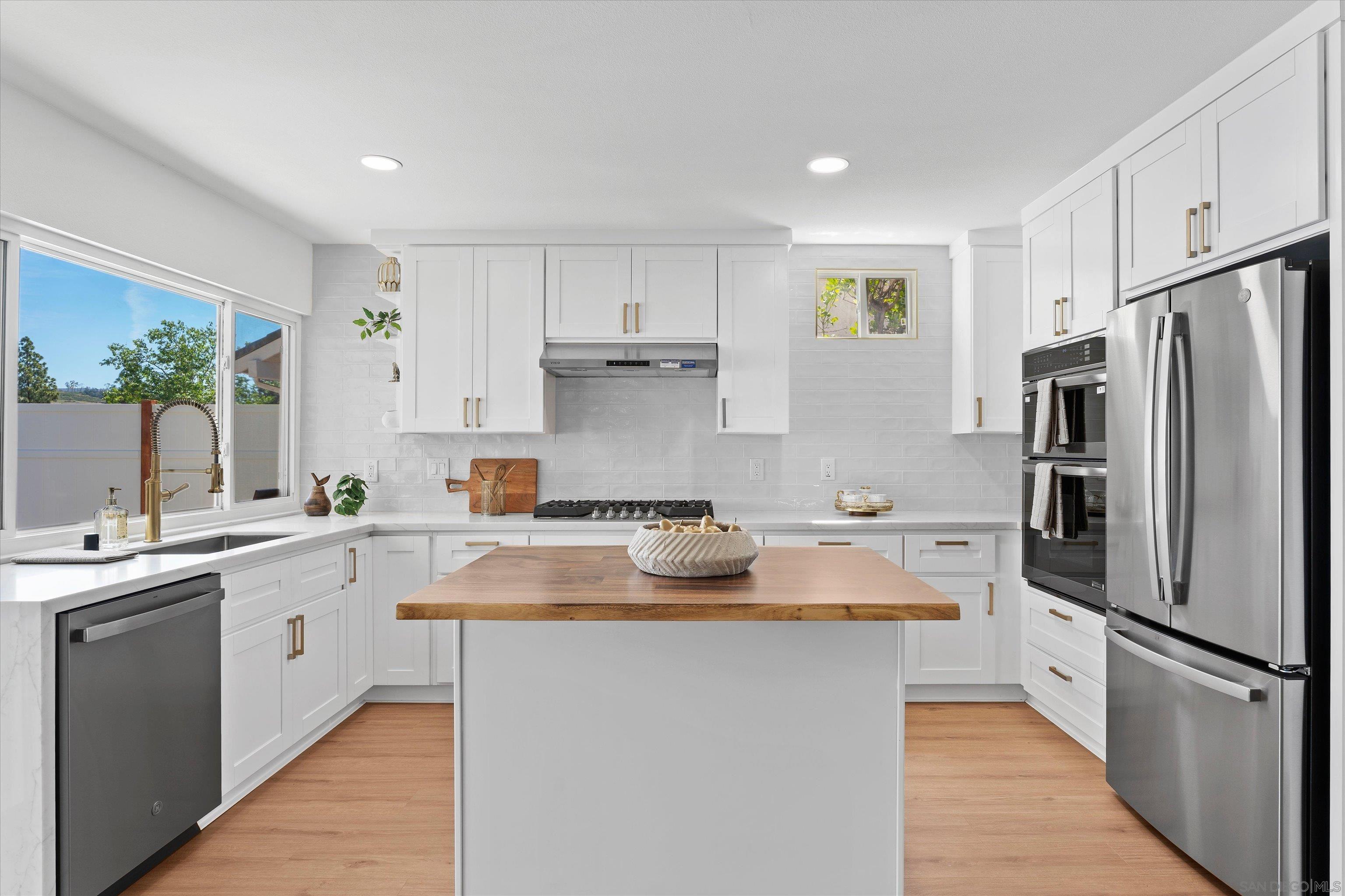 Detail Gallery Image 6 of 26 For 13111  Tobiasson Rd, Poway,  CA 92064 - 3 Beds | 2 Baths