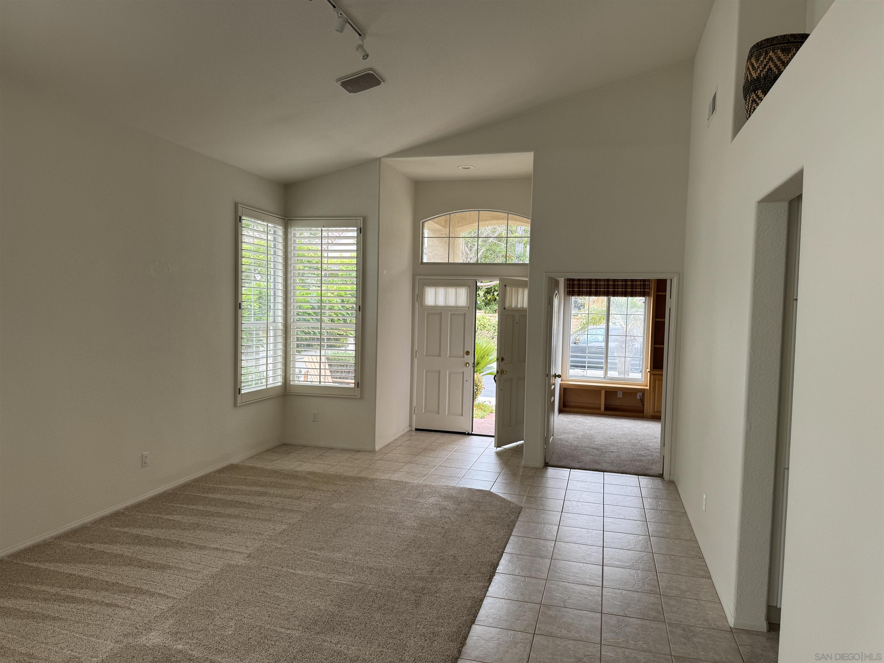 Detail Gallery Image 2 of 19 For 5514  Caminito Exquisito, San Diego,  CA 92130 - 4 Beds | 3 Baths