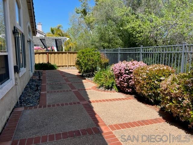 Detail Gallery Image 13 of 19 For 5514  Caminito Exquisito, San Diego,  CA 92130 - 4 Beds | 3 Baths