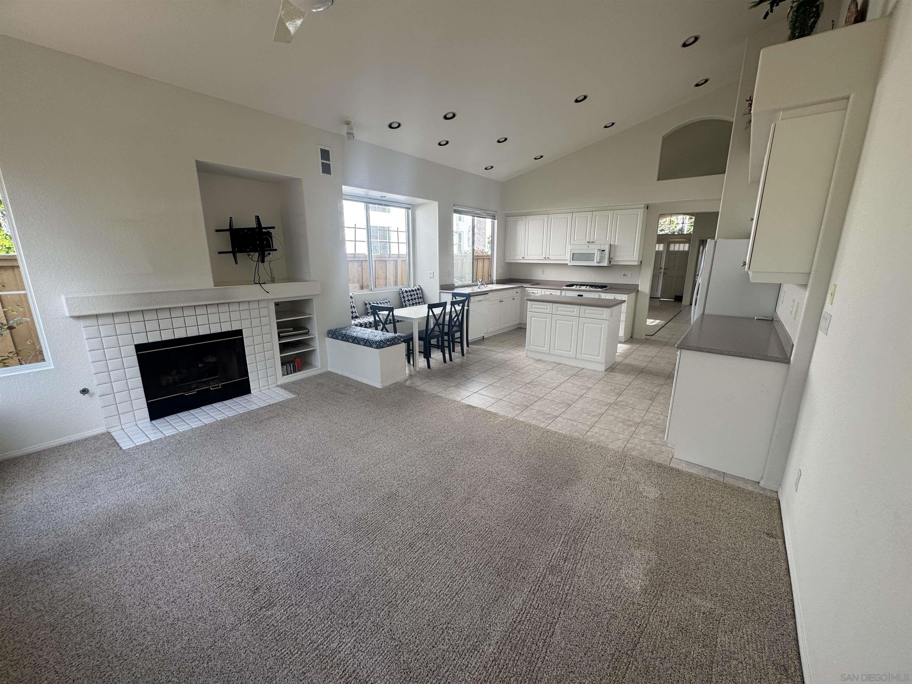 Detail Gallery Image 4 of 19 For 5514  Caminito Exquisito, San Diego,  CA 92130 - 4 Beds | 3 Baths