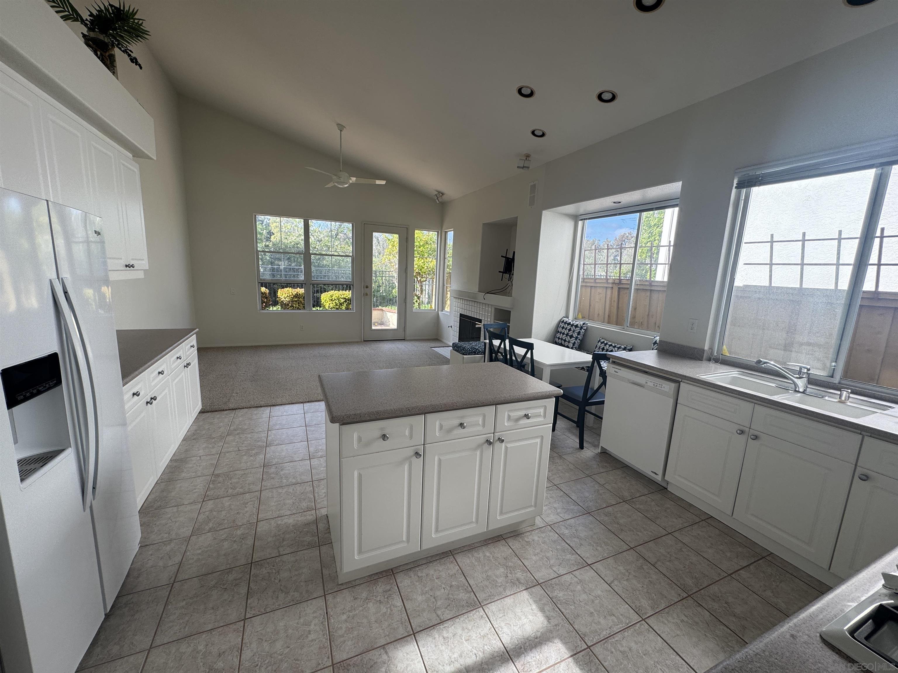 Detail Gallery Image 5 of 19 For 5514  Caminito Exquisito, San Diego,  CA 92130 - 4 Beds | 3 Baths