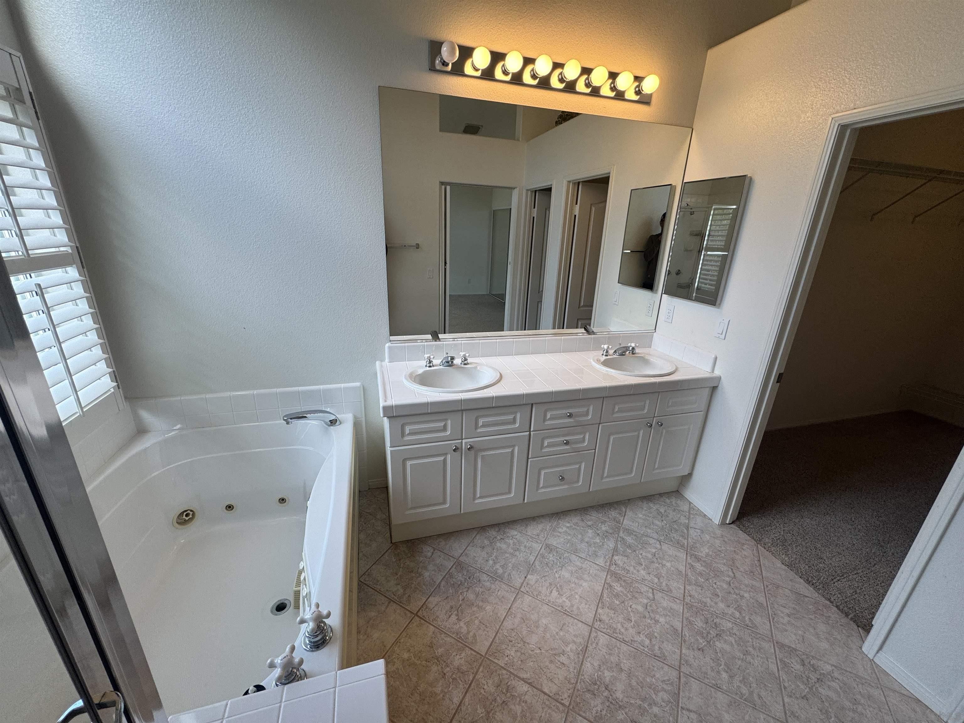 Detail Gallery Image 7 of 19 For 5514  Caminito Exquisito, San Diego,  CA 92130 - 4 Beds | 3 Baths