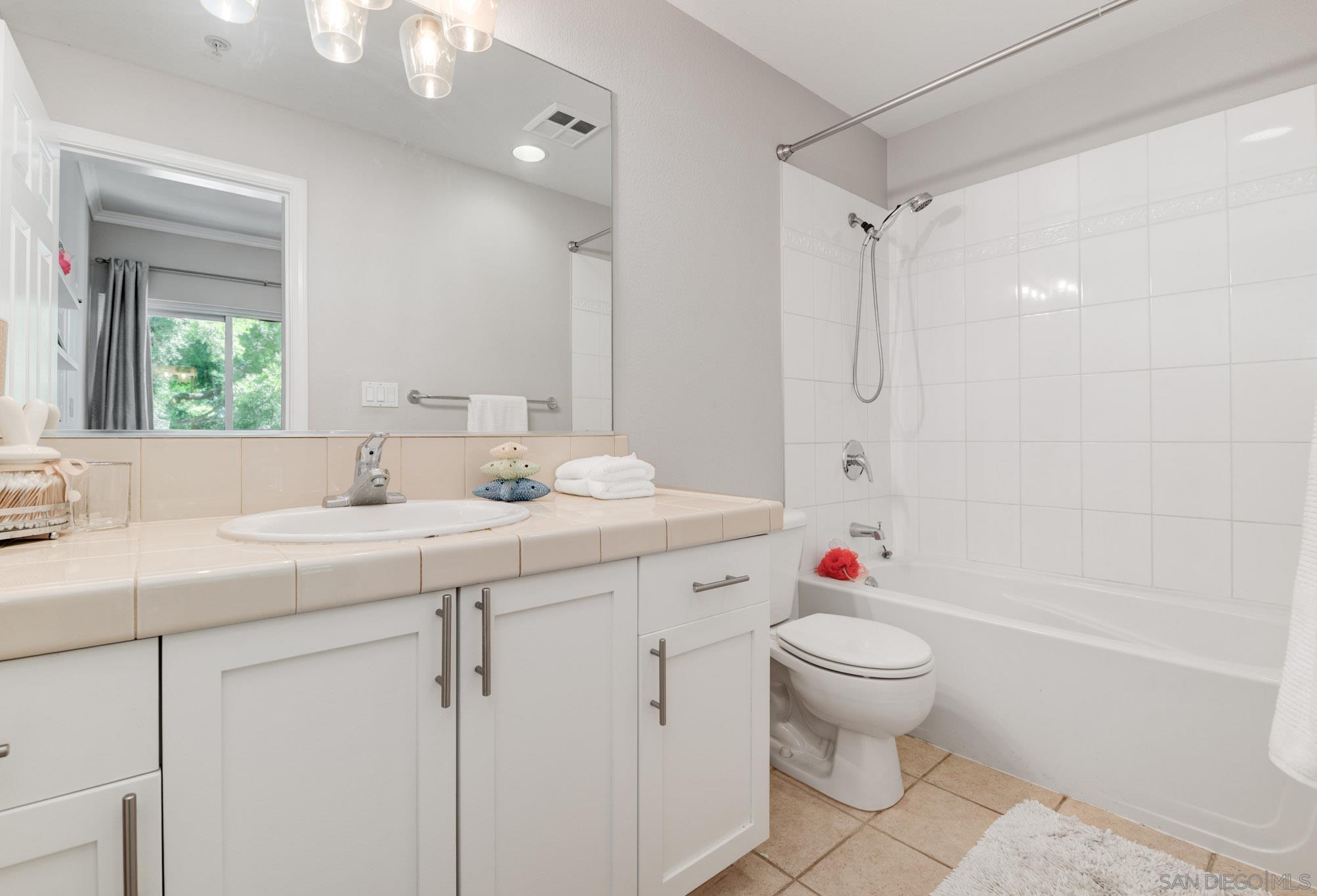 Detail Gallery Image 18 of 40 For 1277  Kettner Blvd  #102,  San Diego,  CA 92101 - 2 Beds | 2/1 Baths