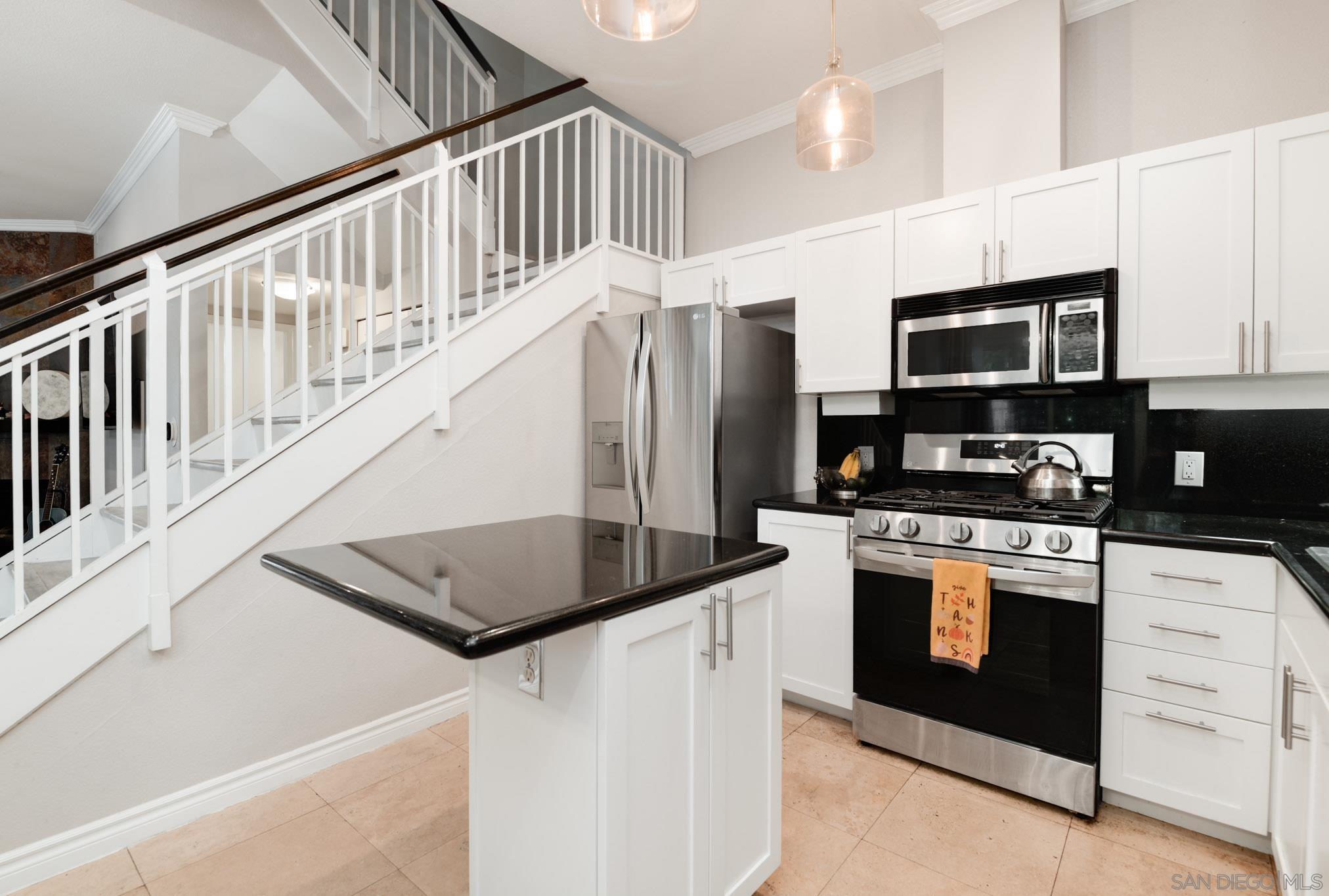 Detail Gallery Image 4 of 40 For 1277  Kettner Blvd  #102,  San Diego,  CA 92101 - 2 Beds | 2/1 Baths