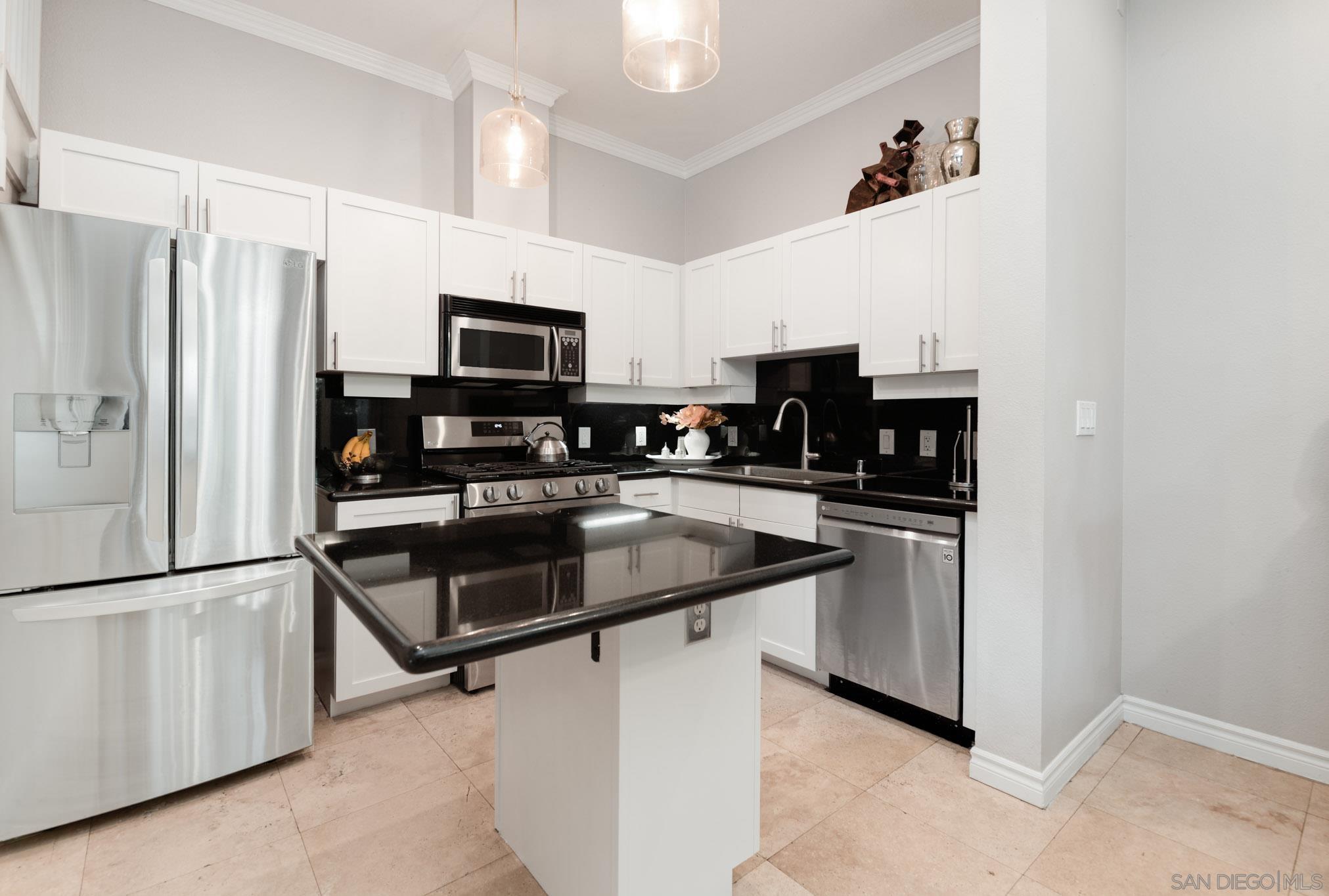 Detail Gallery Image 6 of 40 For 1277  Kettner Blvd  #102,  San Diego,  CA 92101 - 2 Beds | 2/1 Baths