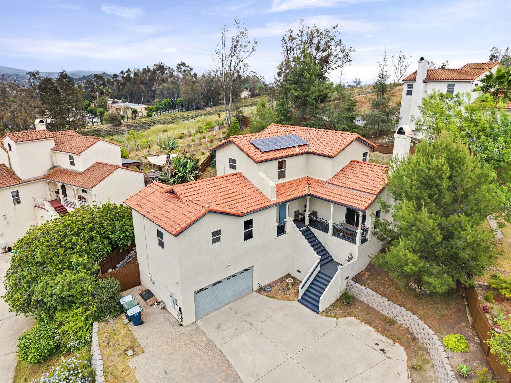 Detail Gallery Image 2 of 47 For 2042  Cherokee Lane, Escondido,  CA 92026 - 5 Beds | 2/1 Baths