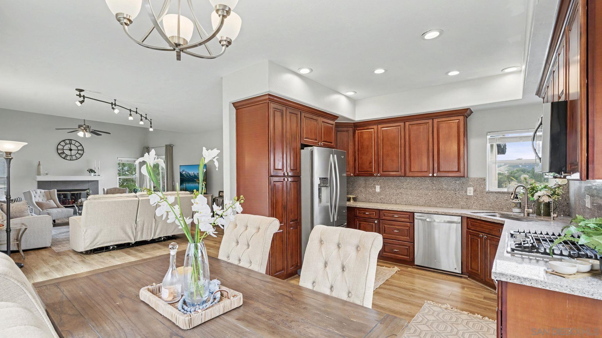 Detail Gallery Image 11 of 47 For 2042  Cherokee Lane, Escondido,  CA 92026 - 5 Beds | 2/1 Baths