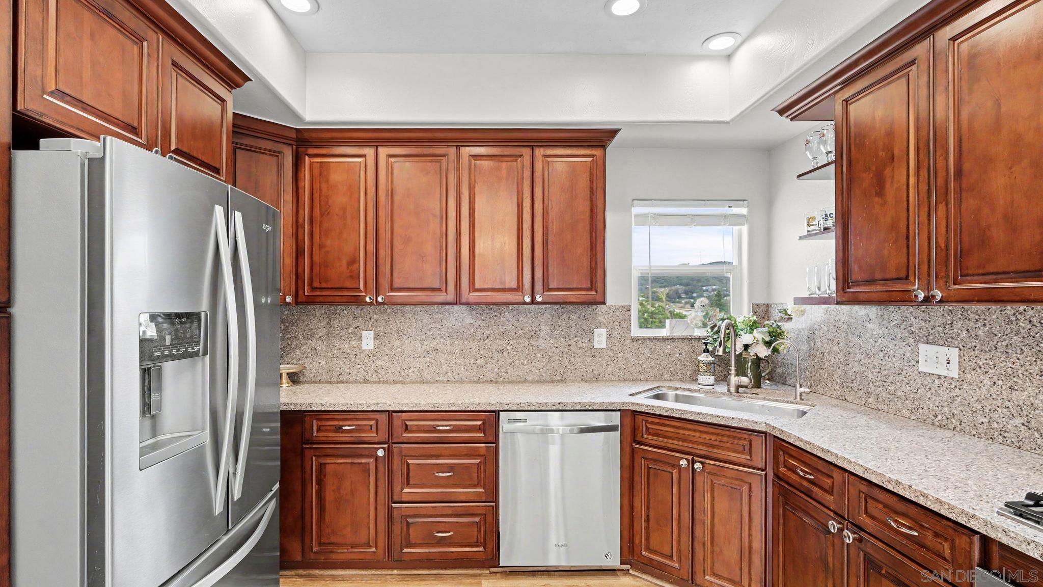 Detail Gallery Image 12 of 47 For 2042  Cherokee Lane, Escondido,  CA 92026 - 5 Beds | 2/1 Baths